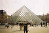 Sarah at Louvre.jpg (52718 bytes)